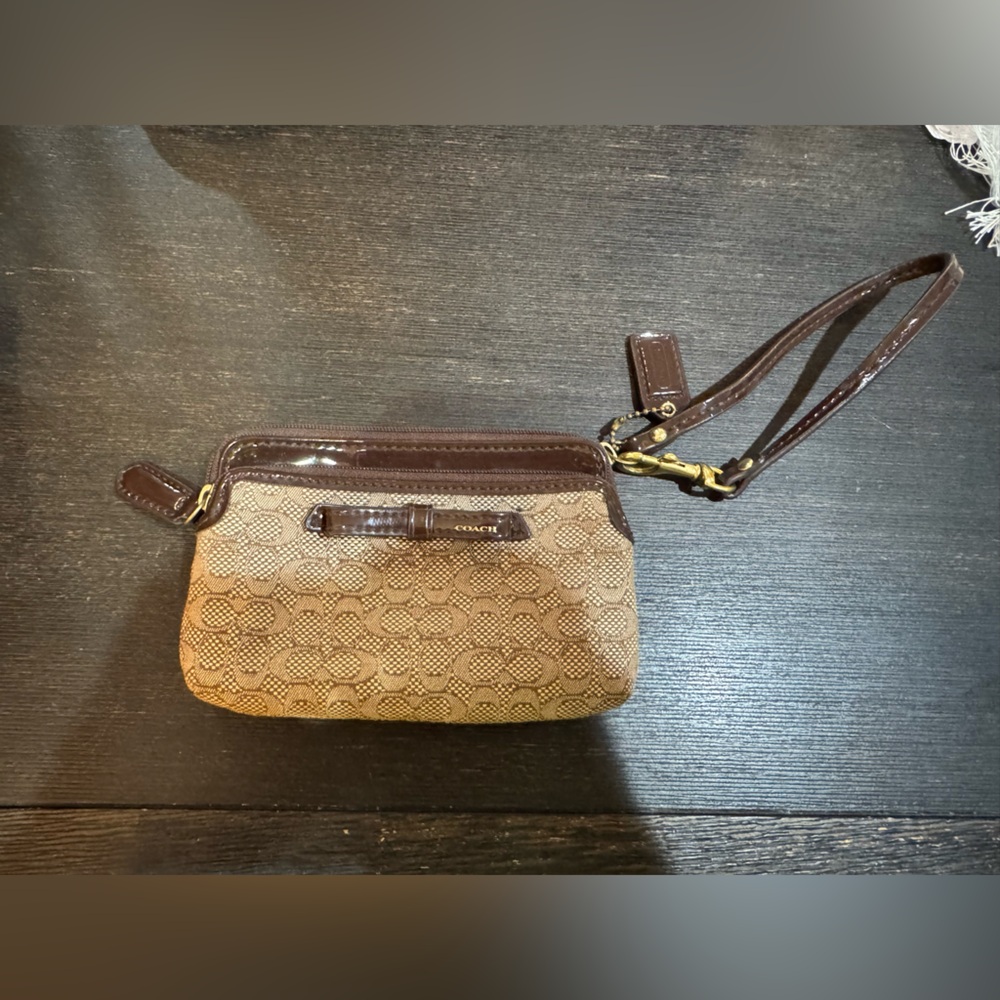 Coach wristlet. Great condition